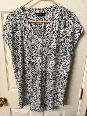 Simply Vera Vera Wang Black & White Dot-Print V-Neck Blouse